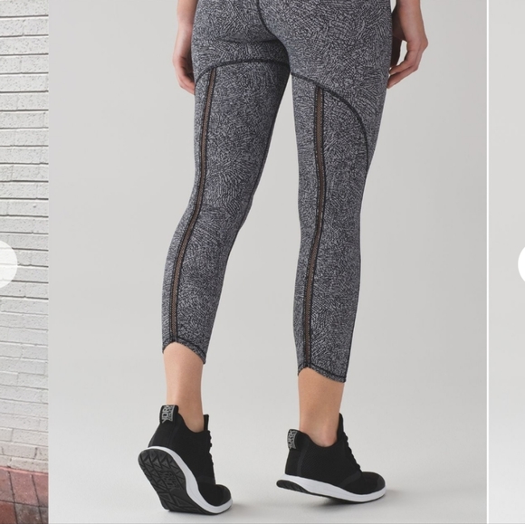 Lululemon Wonder Under black white mesh high rise Leggings 24" size 6 - Picture 2 of 11